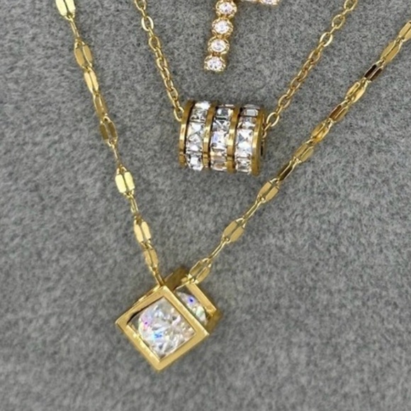 Moda Clothing Jewelry - 18k Gold Plated Cubic Zirconia Square Floating Diamond Pendant Necklace